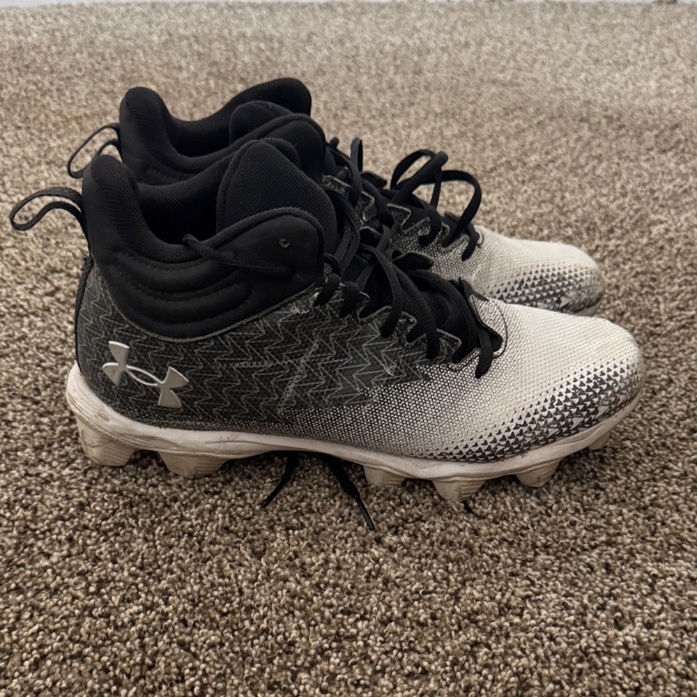 Under Armour Black and Gray Sports Shoes